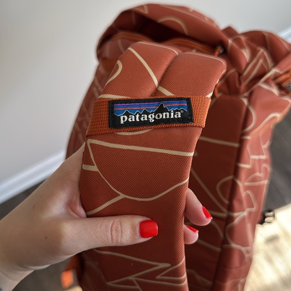 Patagonia Rust Backpack with White Pattern - Picture 5 of 7